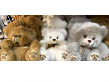 им Медведь арт. 209051 Пушистый с бантом на шее и со следами на лапках цвета микс 15 см в пак.