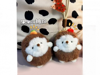 им Ежик арт. 24037-209 Брелок коричневый с белым 12 см в пак. им Ежик арт. 24037-209 Брелок коричневый с белым 12 см в пак.