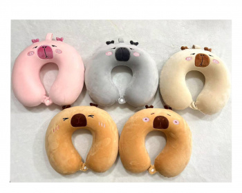 им Подушка арт. G0005/230223-3 На шею Капибара ассорти в пак.)